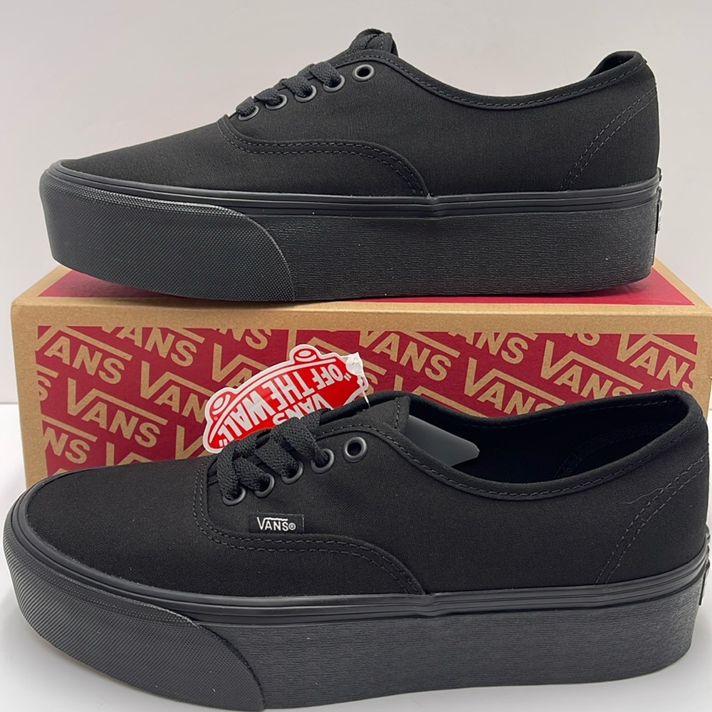 Vans WMNS Authentic Stacked Canvas Black/Black
VN0A5KXXBKA
Platforms Sneakers